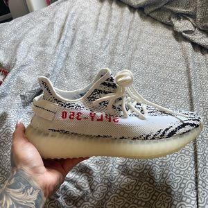 Yeezy 350 zebra